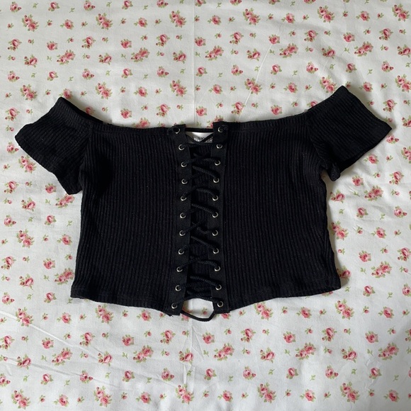 MENDOCINO - Ribbed Lace Up - Black Crop Top - Picture 6 of 7